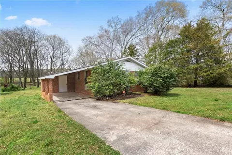 31 Mill St, Cave Spring, GA 30124