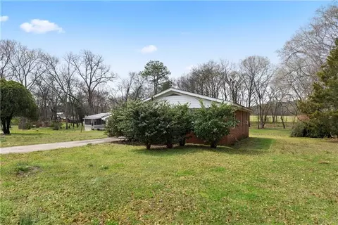 Exterior - 31 Mill St, Cave Spring, GA 30124 photo 3 of 5