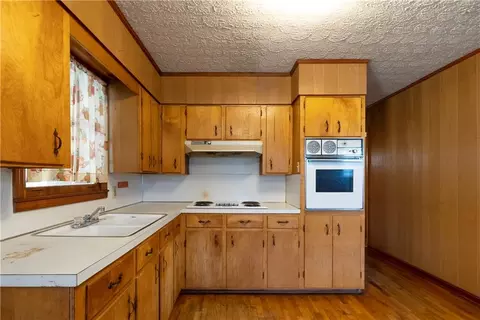 Kitchen - 31 Mill St, Cave Spring, GA 30124 photo 2 of 4