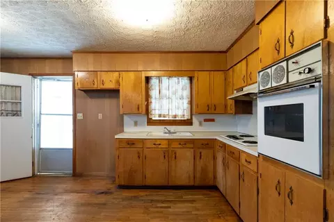 Kitchen - 31 Mill St, Cave Spring, GA 30124 photo 1 of 4