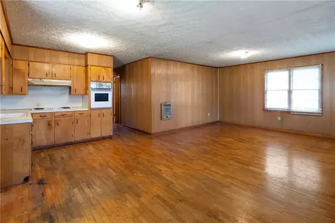 Living - 31 Mill St, Cave Spring, GA 30124 photo 2 of 6