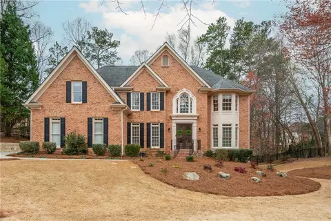 833 Forest Path Ln, Alpharetta, GA 30022
