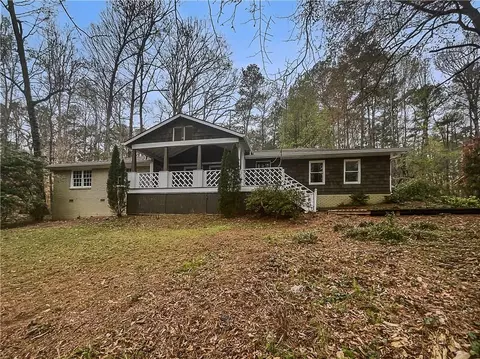 5530 Valley Brook Rd SE, Mableton, GA 30126