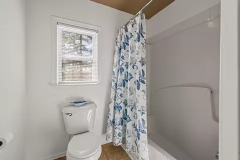 Bath - 1650 Daniel Park Dr, Dacula, GA 30019 photo 4 of 6