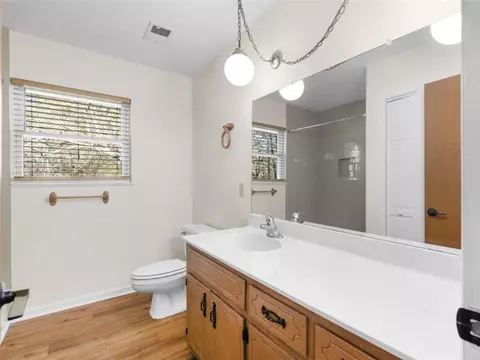 Bath - 134 Glen Echo Dr, Jackson, GA 30233 photo 1 of 3