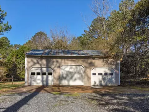 Exterior - 134 Glen Echo Dr, Jackson, GA 30233 photo 4 of 7