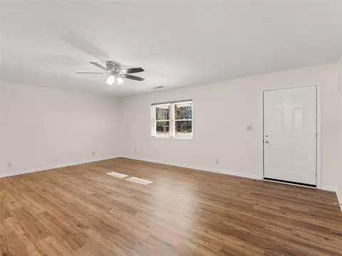 Living - 134 Glen Echo Dr, Jackson, GA 30233 photo 3 of 7