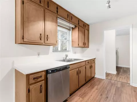 Kitchen - 134 Glen Echo Dr, Jackson, GA 30233 photo 2 of 4