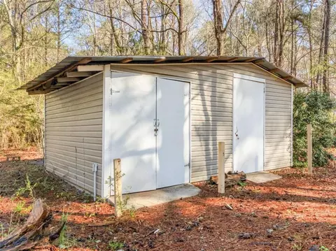 Exterior - 134 Glen Echo Dr, Jackson, GA 30233 photo 5 of 7