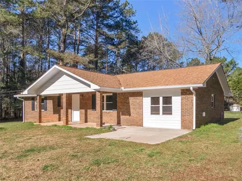 Exterior - 134 Glen Echo Dr, Jackson, GA 30233 photo 2 of 7