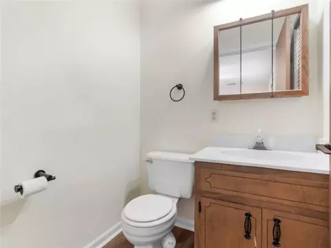 Bath - 134 Glen Echo Dr, Jackson, GA 30233 photo 3 of 3