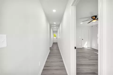Entry Way - 445 S Broad St, Toccoa, GA 30577 photo 3 of 3