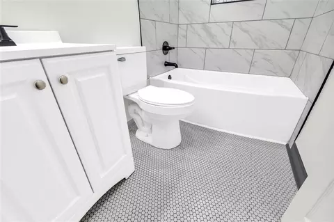 Bath - 445 S Broad St, Toccoa, GA 30577 photo 5 of 5