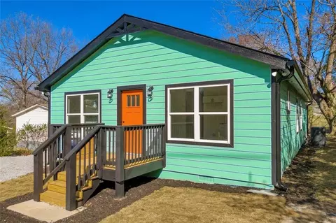 445 S Broad St, Toccoa, GA 30577