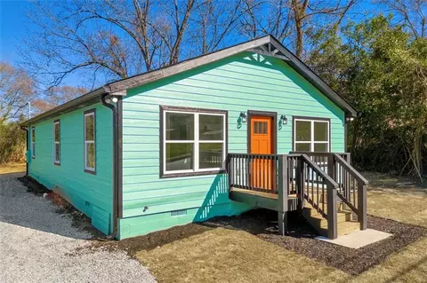 Exterior - 445 S Broad St, Toccoa, GA 30577 photo 3 of 12