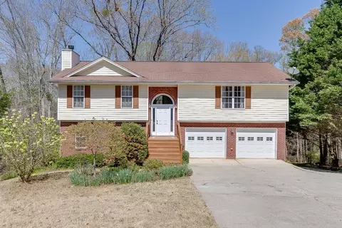 41 Pebble Ct, Hoschton, GA 30548