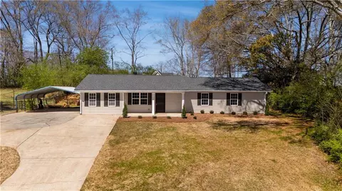 6014 Mitchell St, Flowery Branch, GA 30542