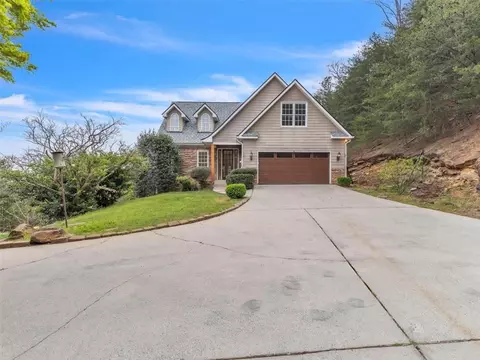 2015 Eagle Point Dr, Dalton, GA 30720