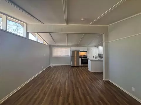 Living - 529 Landers St, Monroe, GA 30655 photo 3 of 4