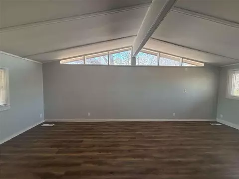 Living - 529 Landers St, Monroe, GA 30655 photo 2 of 4