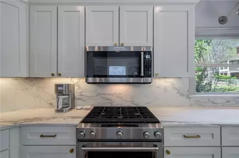Kitchen - 320 N Drew Ct, Duluth, GA 30097 photo 2 of 11