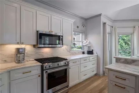 Kitchen - 320 N Drew Ct, Duluth, GA 30097 photo 3 of 11