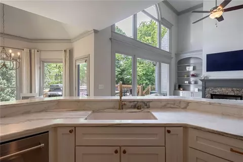 Kitchen - 320 N Drew Ct, Duluth, GA 30097 photo 4 of 11