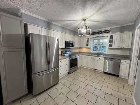 Kitchen - 1031 E Hermitage Rd NE, Rome, GA 30161 photo 2 of 3