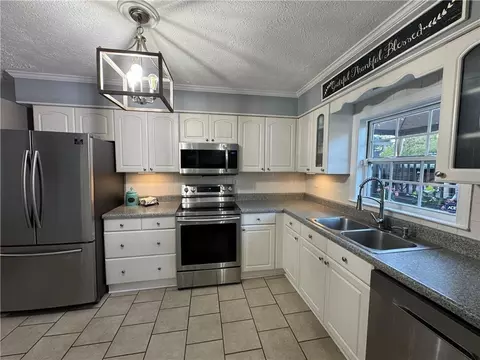 Kitchen - 1031 E Hermitage Rd NE, Rome, GA 30161 photo 1 of 3