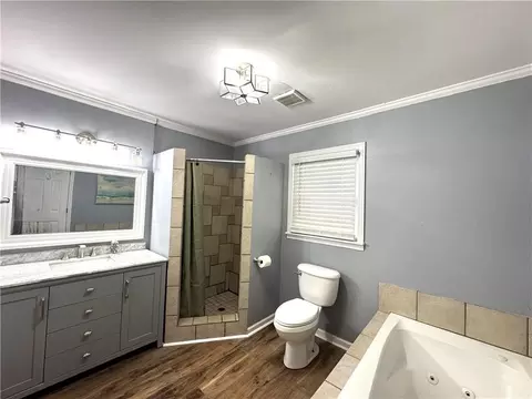 Bath - 1031 E Hermitage Rd NE, Rome, GA 30161 photo 1 of 3