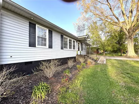 Exterior - 1031 E Hermitage Rd NE, Rome, GA 30161 photo 5 of 23