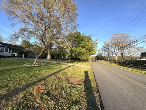Exterior - 1031 E Hermitage Rd NE, Rome, GA 30161 photo 6 of 23