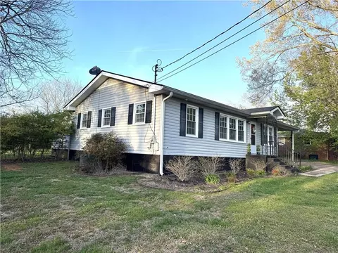 Exterior - 1031 E Hermitage Rd NE, Rome, GA 30161 photo 3 of 23