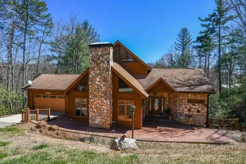 658 Bahn Innsbruck, Helen, GA 30545