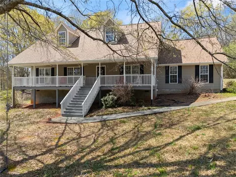 4404 Fountain Dr, Gillsville, GA 30543