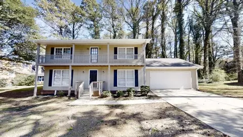 208 S Rockborough Ct, Stone Mountain, GA 30083