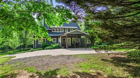 319 Tobacco Pouch Ln, Dahlonega, GA 30533
