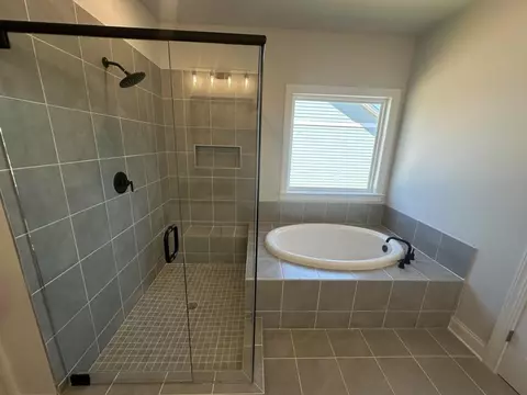 Bath - 3793 Cheyenne Ln, Jefferson, GA 30549 photo 3 of 3
