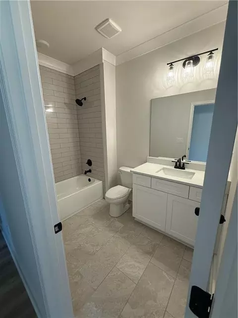Bath - 262 Blake Ln, Winder, GA 30680 photo 1 of 10