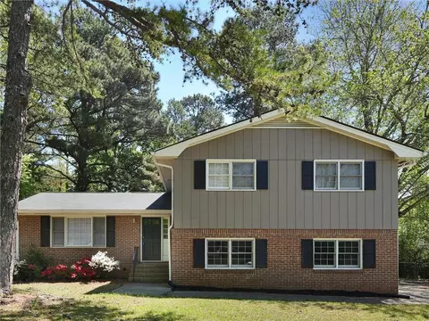 5470 Chanterella Ct SW, Lilburn, GA 30047