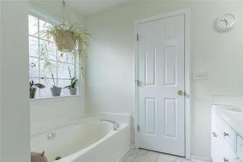 Bath - 10 Flowers Dr, Covington, GA 30014 photo 4 of 4