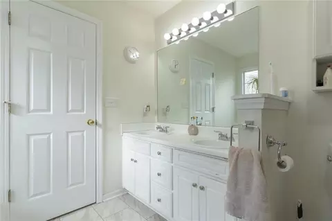 Bath - 10 Flowers Dr, Covington, GA 30014 photo 3 of 4