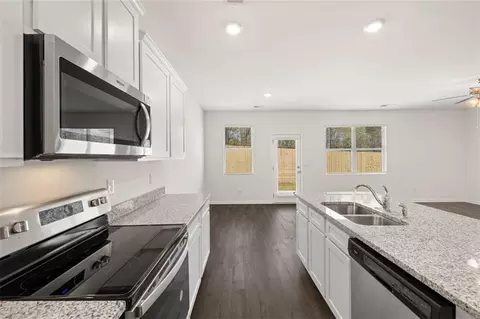 Kitchen - 12100 Conrad Cir, Hampton, GA 30228 photo 2 of 3