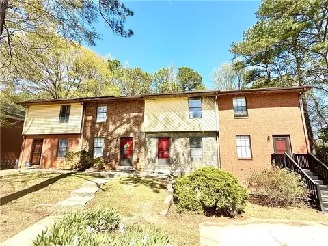 490 S Jeff Davis Dr, Fayetteville, GA 30215