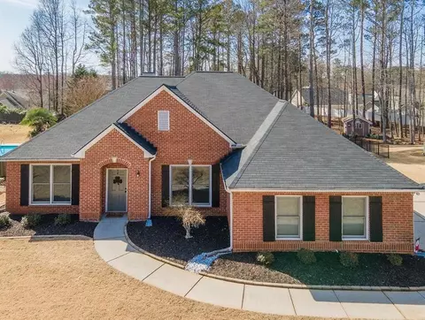 201 Lake Forest Dr, Newnan, GA 30265