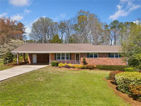 203 Parkwood Dr NE, Kennesaw, GA 30144