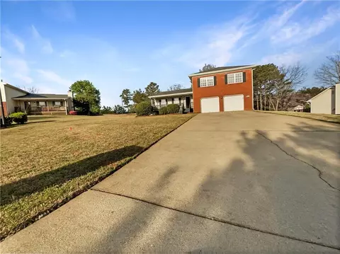 5211 Benjamin Trl, Ellenwood, GA 30294