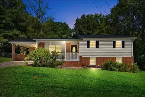 890 Chestnut Dr, Jackson, GA 30233