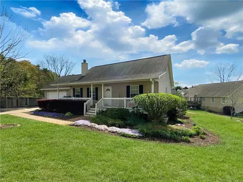 276 Arbor Gate Dr, Cornelia, GA 30531