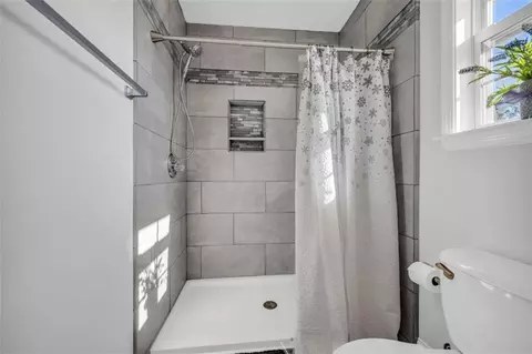 Bath - 276 Arbor Gate Dr, Cornelia, GA 30531 photo 3 of 4